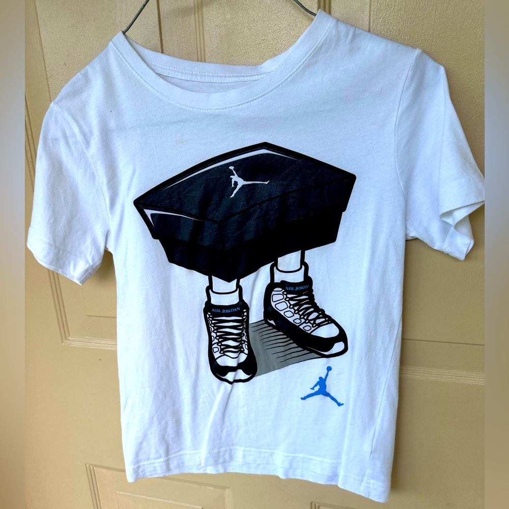 White Tshirt NIKE AIR size 6Y